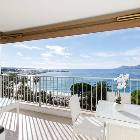 On La Croisette Deluxe 2 Bedrooms 2 Baths